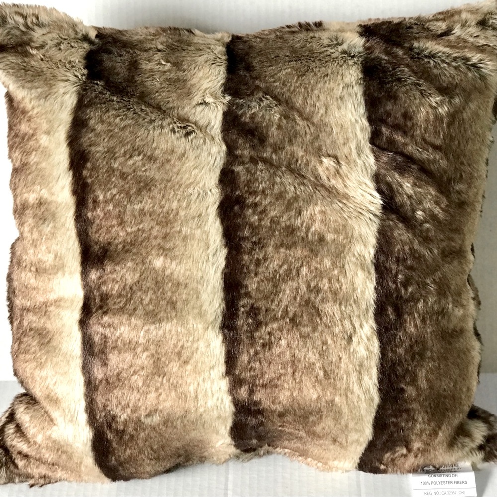 NWOT Ultimate Faux Fur throw pillow